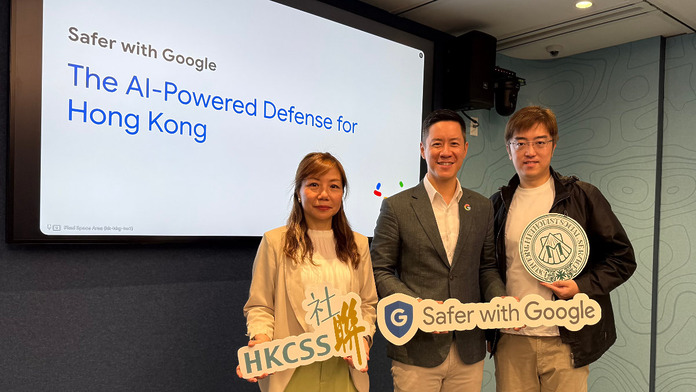 google-shares-its-latest-ai-powered-defense-and-deepens-collaboration-with-hkcss-01 香港社會服務聯會總監(善用科技)何美儀女士、Google 香港銷售及營運總經理余名德先生以及循道衛理觀塘社會服務處資訊科技主任陳冠庭先生。
