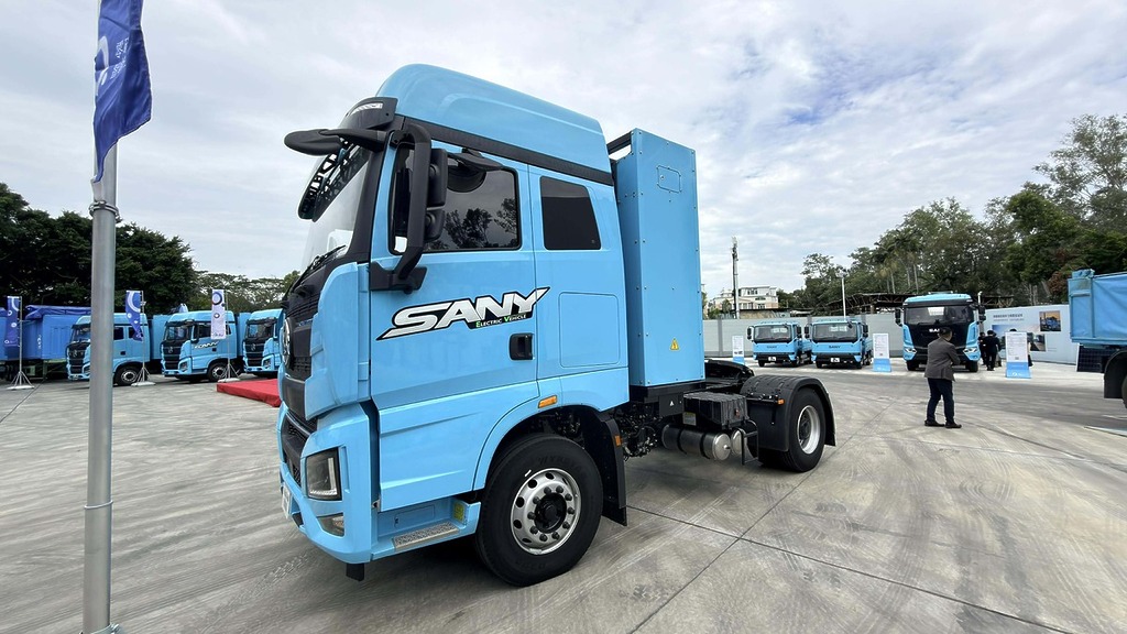 電動重卡的電池本身重量就接近 2,000kg