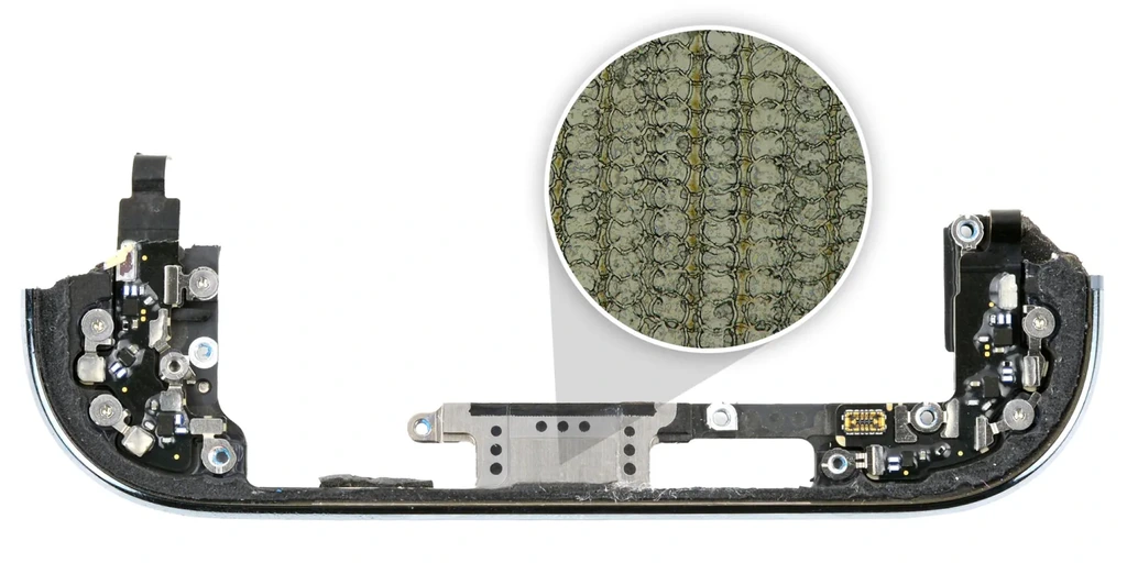 iPhone  Air 的 USB-C 埠上面有類似鏈環的圓形圖案，讓很多 3D 列印專家感到困惑。