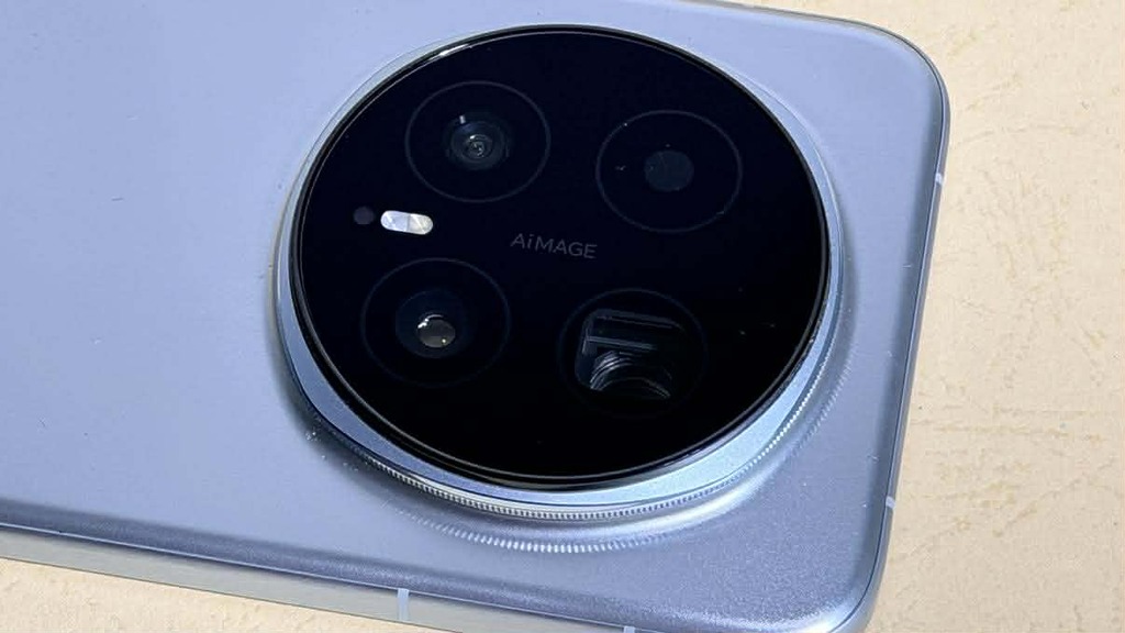 Magic8 Pro 搭載 2 億像素遠攝鏡頭，採用 1/1.4 “ 感光元件和 f/2.6 光圈，提供 3.7 倍光學變焦和最高 100 倍數碼變焦。並配備 5000 萬像素 1/1.3” f/1.6 主鏡及 5000 萬像素 122° 超廣角鏡頭。