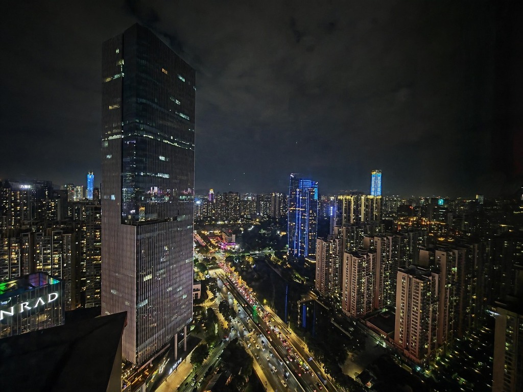 HONOR 的 AI 仍能辨別出畫面不自然的地方並加以修輯，的確相當厲害