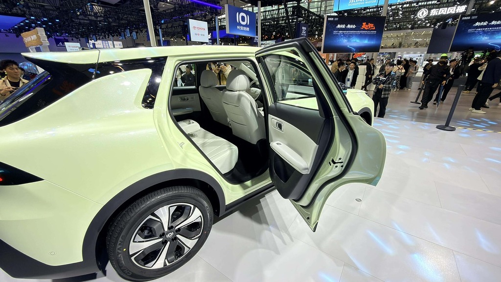 後排車門開門角度有近 90 度，上落更方便。