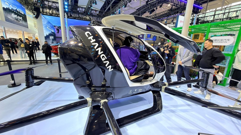 座艙乘座 2 位乘客，總載重最高為 150kg。