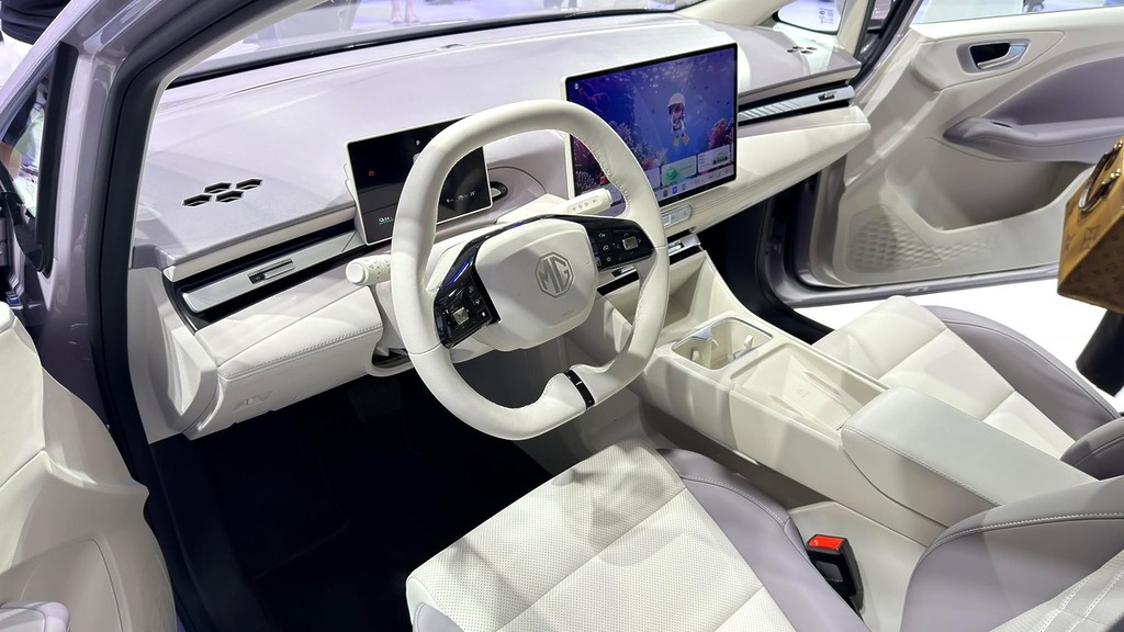 新車的內飾和設備比目前港版的 MG4 升級不少