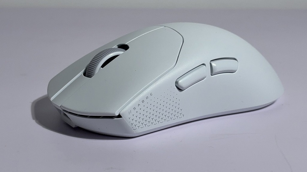 簡約對稱設計，有 CORSAIR 的花紋點綴