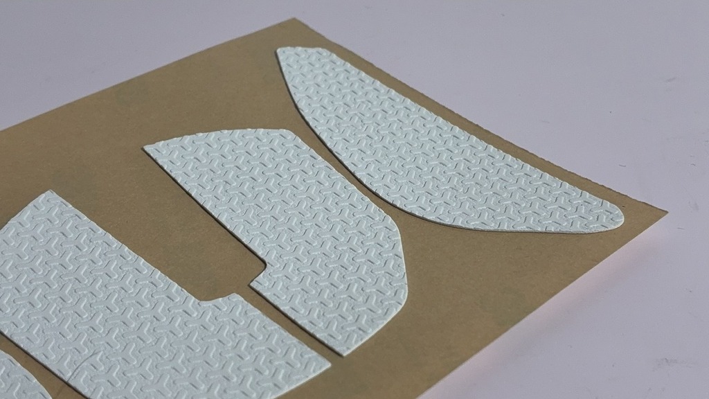 額外備用大面積防滑貼。