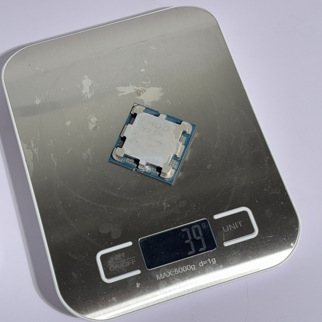 一顆 AMD 處理器連 IHS 的重量都要 39 克。