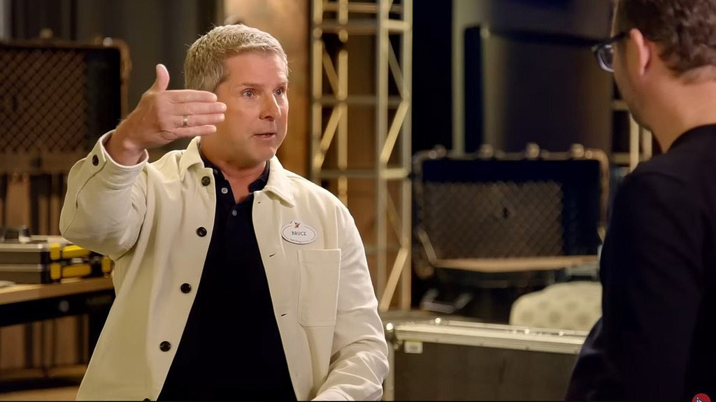 節目尾段迪士尼高層想像工程總裁 Bruce Vaughn，指遊客過度倚賴手機，可能會影響和家人朋友分享在樂園的體驗，並推薦入場的遊客使用 Meta 的 AI 智能眼鏡來重新感受樂園的氣氛。