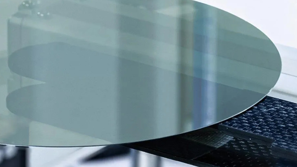 最近因為中日關係緊張，網絡上不斷流傳日本可能會限制光刻膠產品的出口，這將令中國的半導體產業面臨比光刻機斷供更重要的危機。