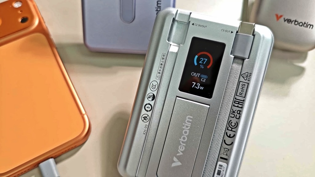 Verbatim 全新的 Charge'n' Go  流動電源就跟得好貼。不單有 CCC 認證，更配有屏幕，方便用戶監察電池的使用狀況。