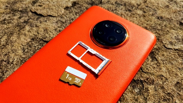 microsdxc in mobile phone