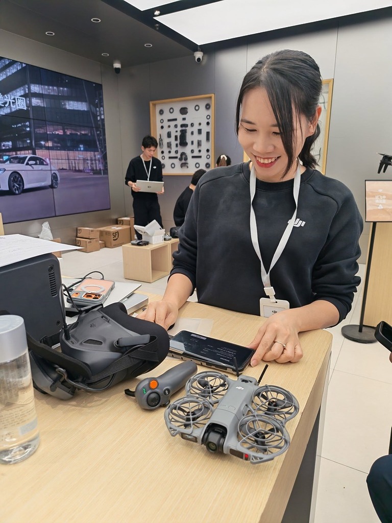 近期不少人會北上購買 DJI Neo2，店員更會協助用家為產品進行註冊