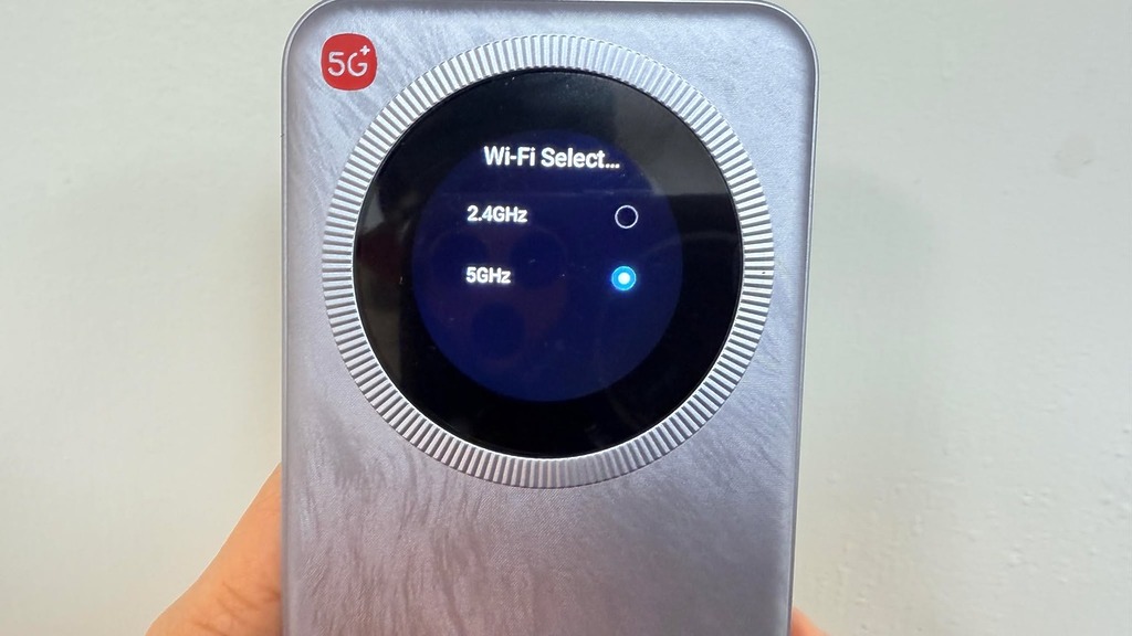 U30 Pro 支援 Wi-Fi 6 ,用家可選用速度較高的 5GHz 或更穩定 2.4GHz 頻段