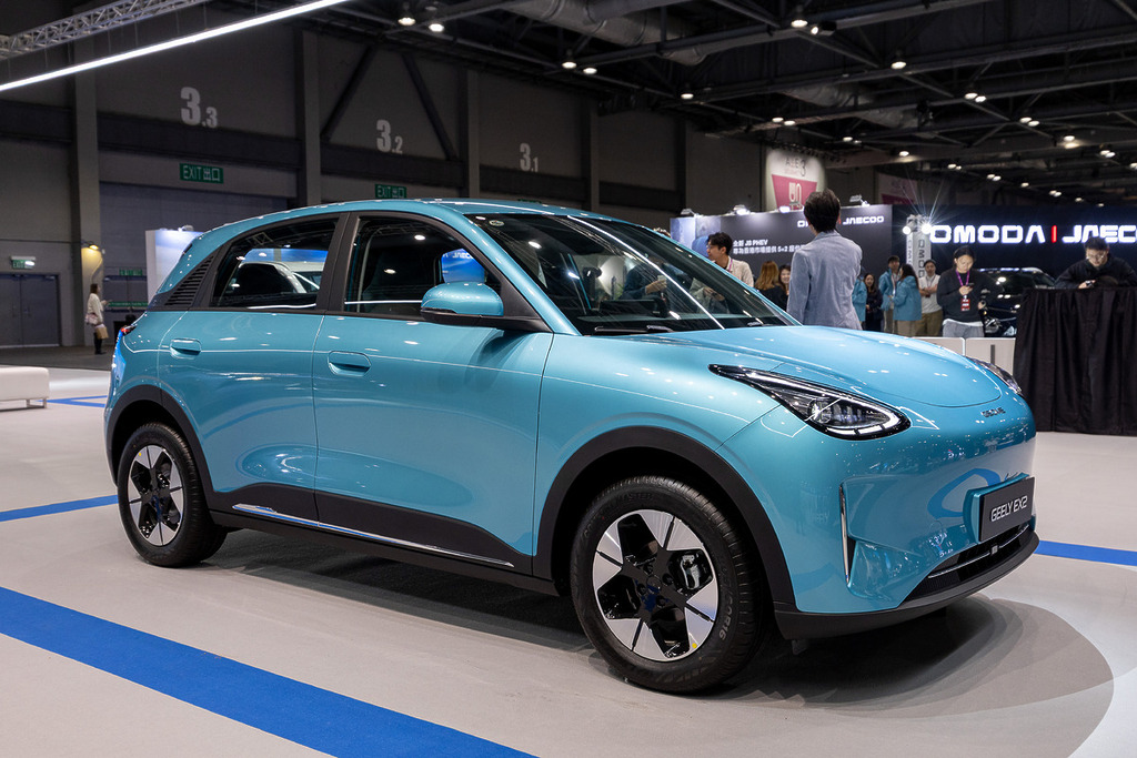 GEELY EX2 (即國內版 GEELY星愿) 是屬於純電動掀背車,外形小巧優雅靈活,轉彎半徑只有 4.95 米,都市時尚用車之選。