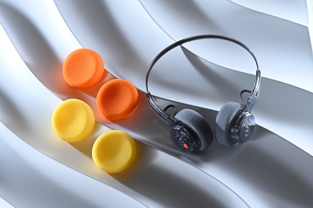 MONDO On-Ear Freestyle Limited Edition 霧黑限量冬日版本耳機附送三種顏色耳綿，讓用戶自由配襯衣著。