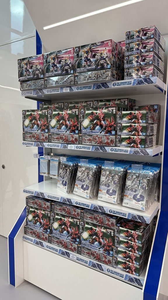 入口右邊是一系列福岡高達和《馬沙的反擊》限定色吉姆、渣古模型。