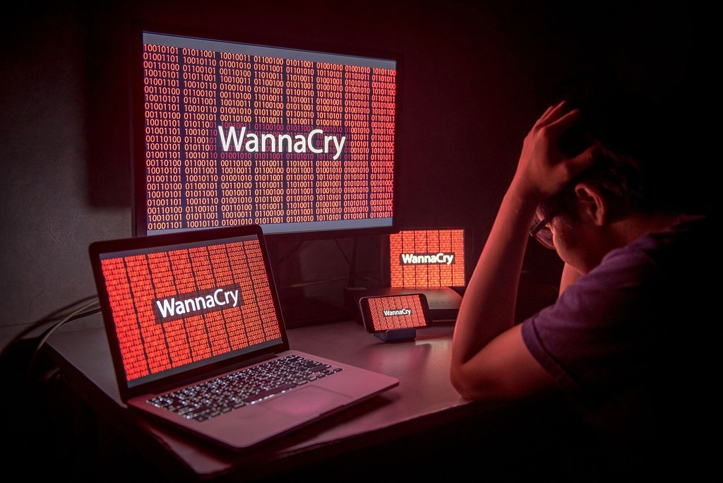 2017 年肆虐全球的 WannaCry 勒索軟件的事件中，駭客就是利用 SMBv1 的漏洞，令全球數十萬部電腦被入侵。