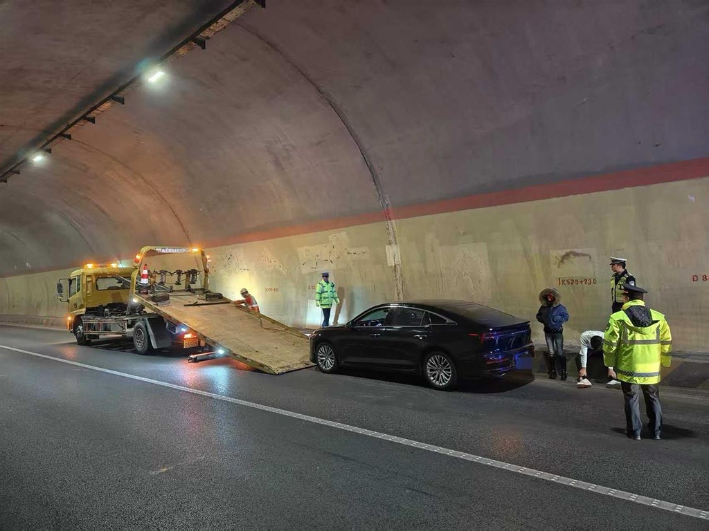 報道指由於馬先生在事故發生時一直處於高度緊張狀態，即使車輛已停下，但他已緊張得全身抖震一時間無法說話。（圖片來源：新浪新聞）