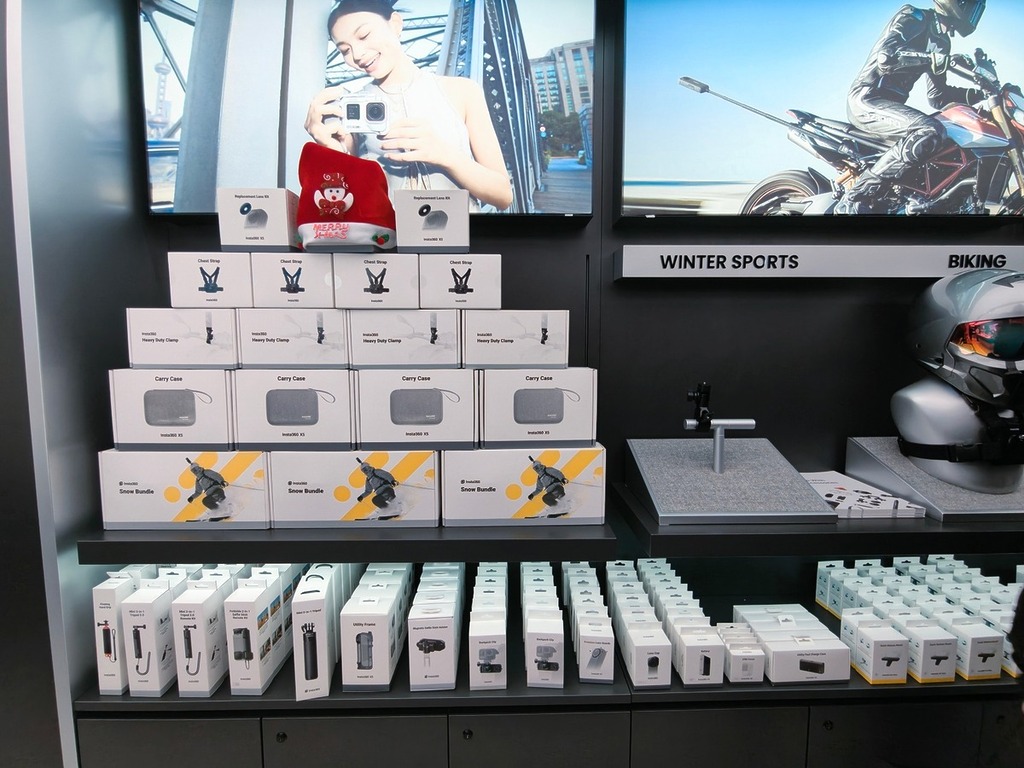 相機全配件可以在店內即時買到唔使等。