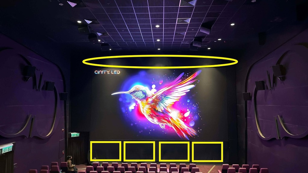 根據現場嘉賓的講解，原來屏幕的上方及下方，分別會有 1 個天頂聲喇叭，和 4 個重低音喇叭。