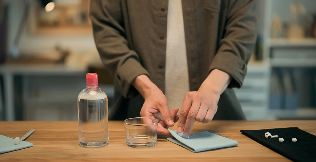 用紙巾吸乾水份,工序重複 2 次。