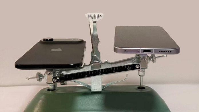 Honor Magic 8 Air 與 iPhone Air 秤重