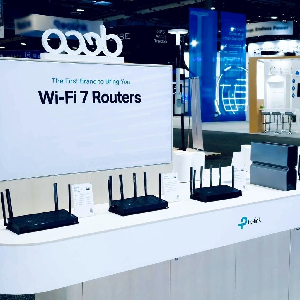 TP-Link 還在 CES 2026 展會中發表兩款 Wi-Fi 7 裝置：三頻 BE12000 獨立路由器 Archer BE670 和三頻 BE17000 Mesh 系統 Deco BE77。