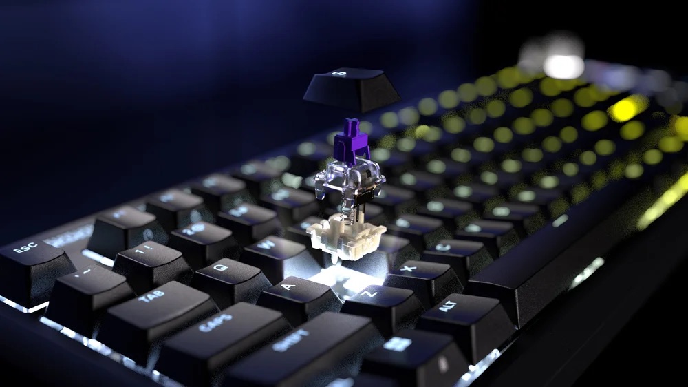 鍵盤採用預潤的 CORSAIR MLX Pulse 線性機械開關和 PBT 鍵帽，支援熱插拔相容的 3 針或 5 針機械開關。