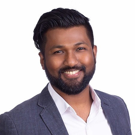 Intel 產品管理高級總監 Nish Neelalojanan 踩 AMD Ryzen Z2「古老」,口不擇言。