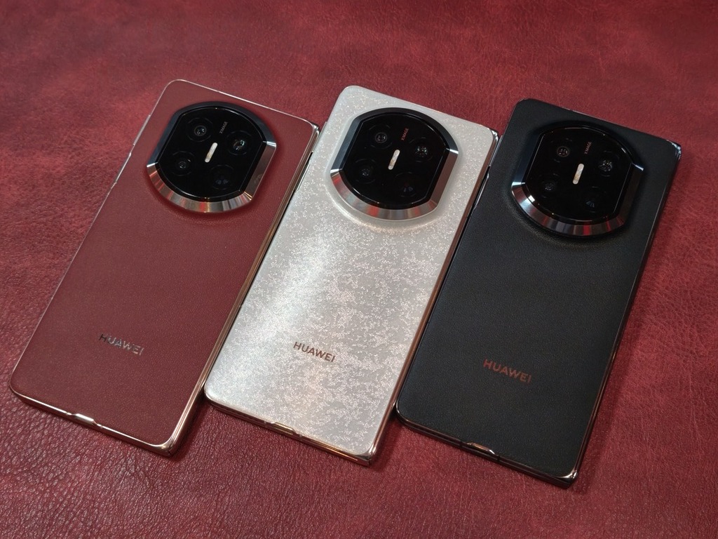 有寰宇紅、雲錦白、曜石黑三種顏色可供選擇。