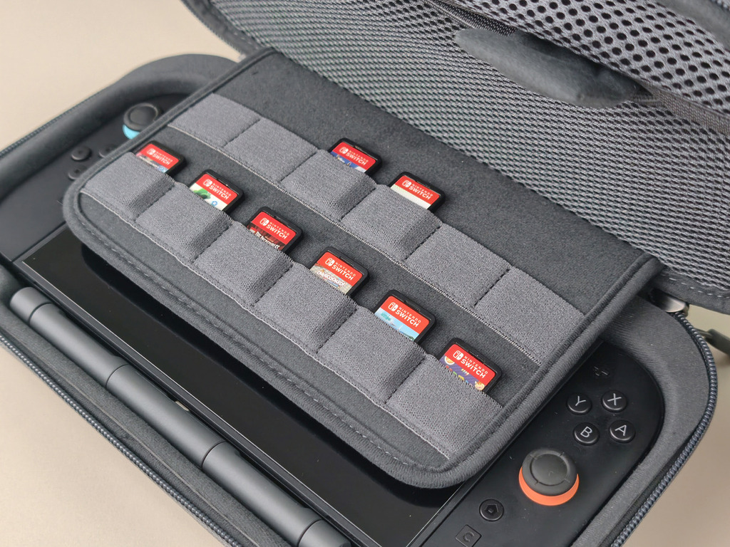 中間間隔最多可放 12張遊戲卡。