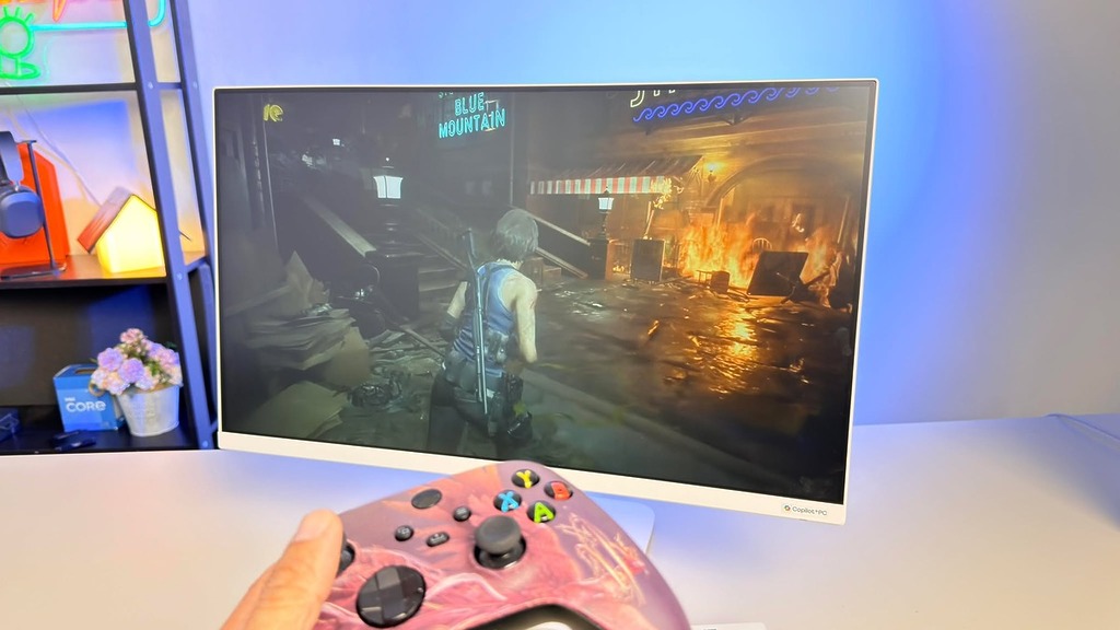 雖然  V600 AiO 未有配備獨顯，即使單憑 AMD Ryzen AI 處理器的內顯及 NPU 神經處理單元的幫助下，即使執行如《ACE Combat 7》及《Resident Evil 3》等電腦遊戲，也相當流暢。