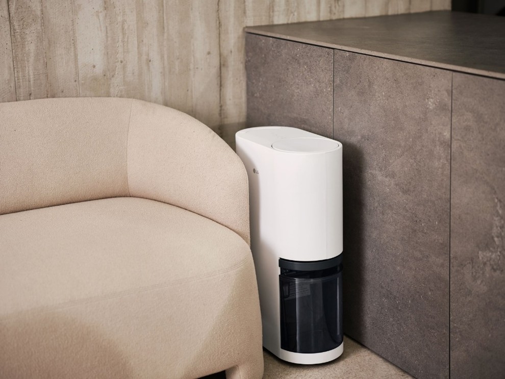 設計團隊在開發 LG PuriCare DUAL Inverter 除濕機時，以縮小佔地、減輕視覺壓迫，同時提升移動性和易用性為設計重點。