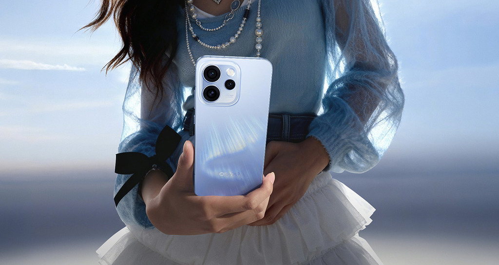 相機方面, OPPO Reno 15 Pro 採用三鏡頭相機組合,包括 5,000 萬像素超廣角(f/2.0 光圈)、2 億像素主鏡(f/1.8 光圈,OIS 防震)及 5,000 萬像素長焦(f/2.8 光圈,OIS 防震)鏡頭。