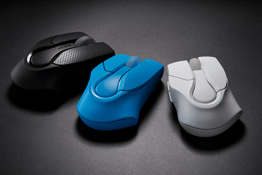 新版 M-SHIROW1 在設計上會有不少改良，其中士郎正宗參與的部分，主要是將原本影響人體工學的拇指區的傾斜線條調整為更舒適的形狀，配色和線條也會比舊版更簡約。