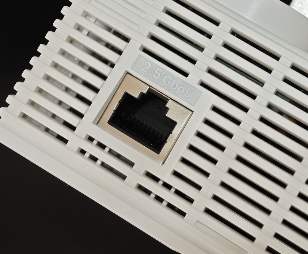 設有 2.5Gbps 有線端口