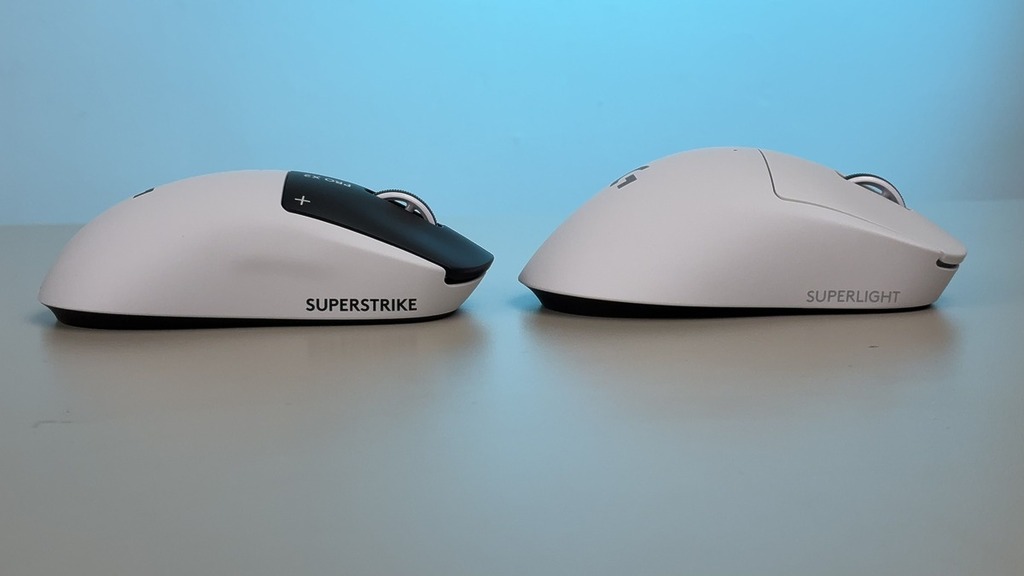 PRO X2 SUPERSTRIKE 比較矮一點點