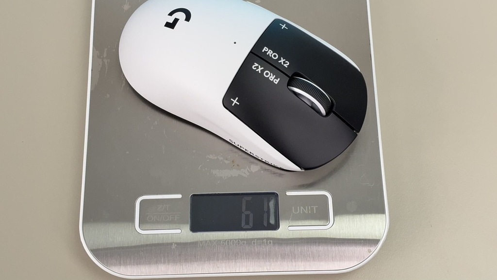 PRO X2 SUPERSTRIKE 為 61g，尚有一點點重量感。