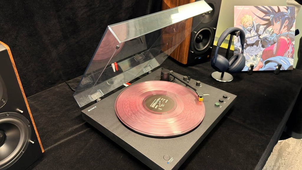 Sony PS-LX5BT 是以 Sony 得獎作 PS-HX500 為藍本，同樣採用簡約俐落的設計