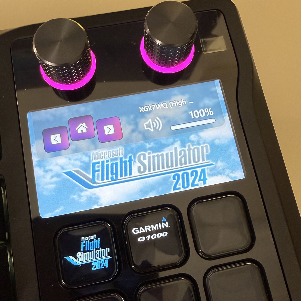 小螢幕除了前景提供資訊和控制之外，背景也可以任您自訂，使用代表該頁功能的背景用起來就更加直觀。