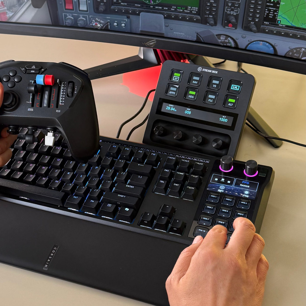 面對大量儀錶操作，一個 Stream Deck 不太夠用，鍵盤有 Stream Deck 就方便得多。