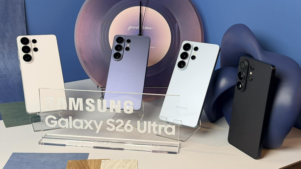 大家的焦點，可能會放到 Galaxy S26 Ultra 身上，新機配備 2 億像素 f1.4 廣角鏡頭、5,000 萬像素 f1.9 超廣角鏡頭、5,000 萬像素支援 5 倍光學變焦的 f2.9 潛望鏡遠攝鏡頭及 1,000 萬像素支援 3 倍光學變焦的  f2.4 遠攝鏡頭，帶來更全面的拍攝效果。