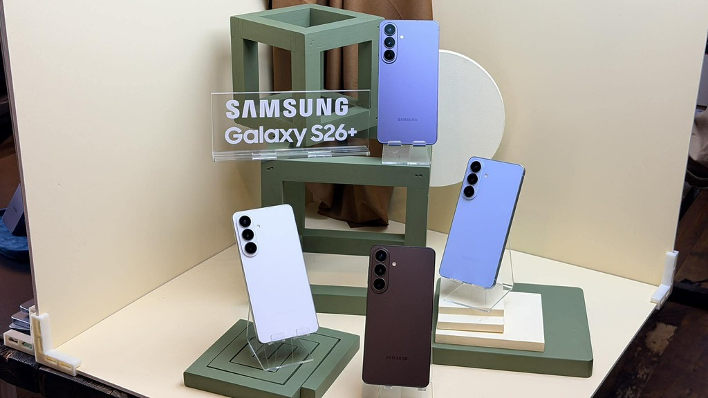 Galaxy S26+ 及 Galaxy S26 亦配備 5,000 萬像素 f1.8 廣角鏡頭、1,200 萬像素 f2.2 超廣角鏡頭及支援 3 倍光學變焦的 1,000 萬像素 f2.4 遠攝鏡頭。