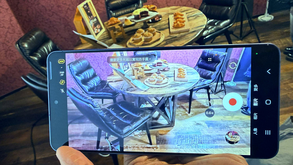 在影片拍攝方面，會加入水平鎖定選項。