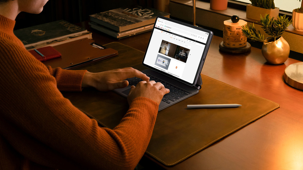 官方亦推出 Pad 8 系列專用的懸浮式鍵盤及觸控筆 Pro。