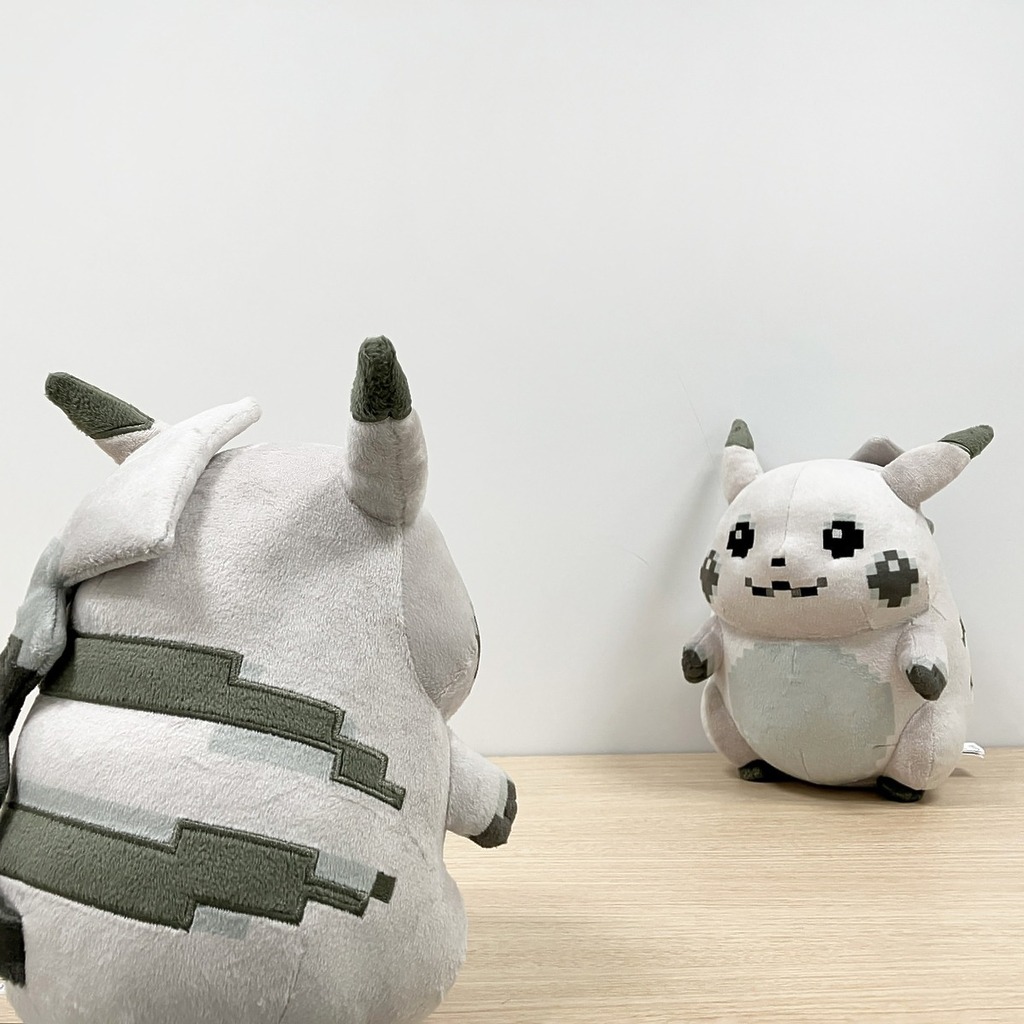 很多人認識的比卡超，是黃色配有黑色的條紋，不過 30 年前，我們在 GameBoy 版遊戲中看到的比卡超，其實是灰色的（笑！）