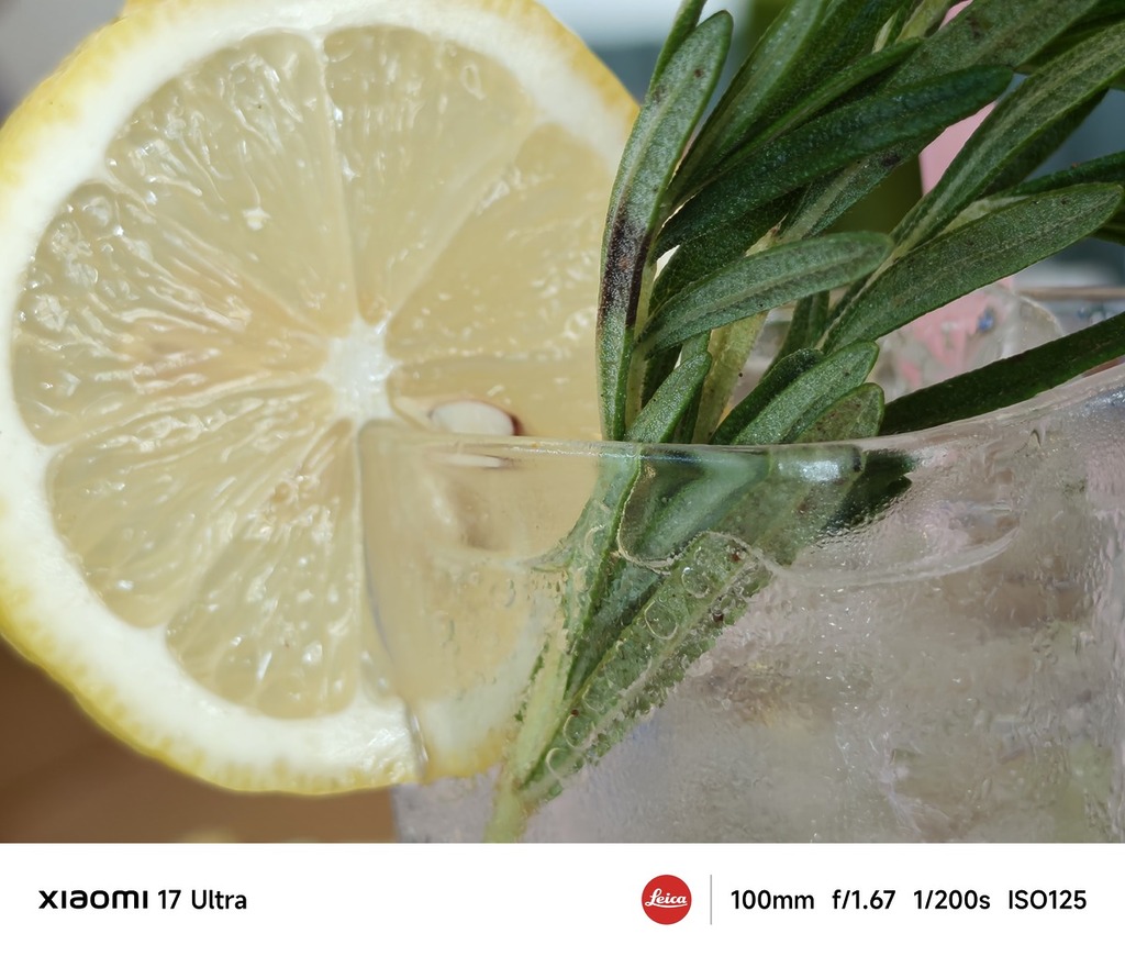 色彩表現方面,感覺真的很 Leica,顏色會略為偏淡,會更接近自然。