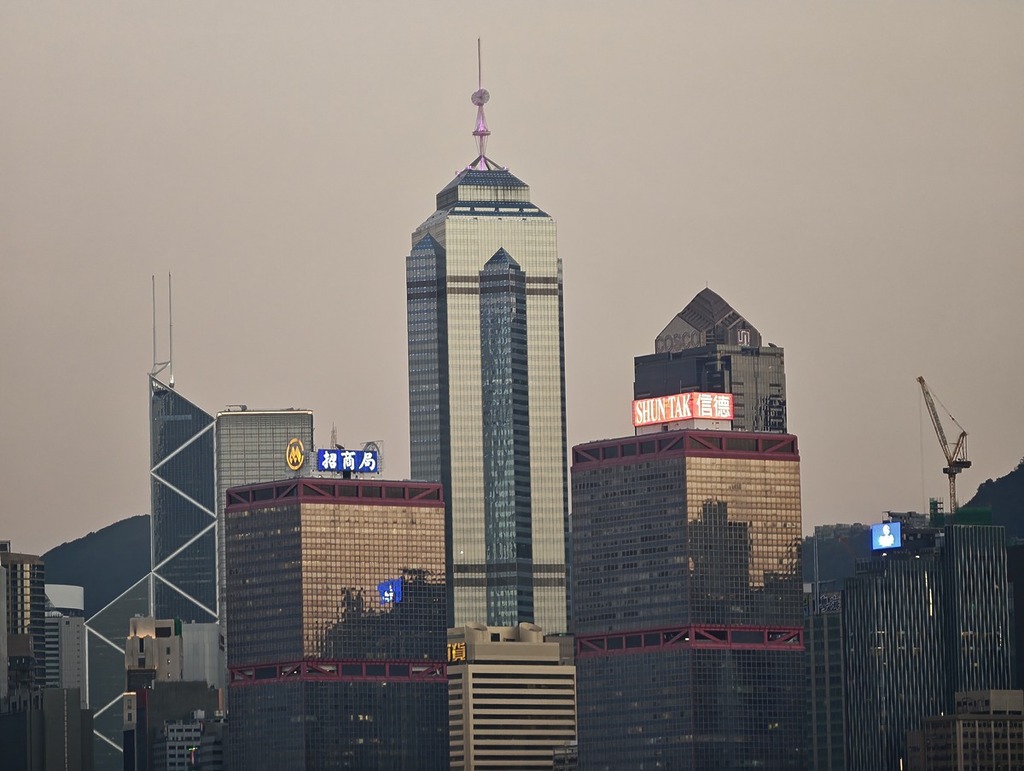 以 Leica Leitzphone powered by Xiaomi 拍攝 200mm 的數碼變焦效果,在低光下細節還原力也很高。