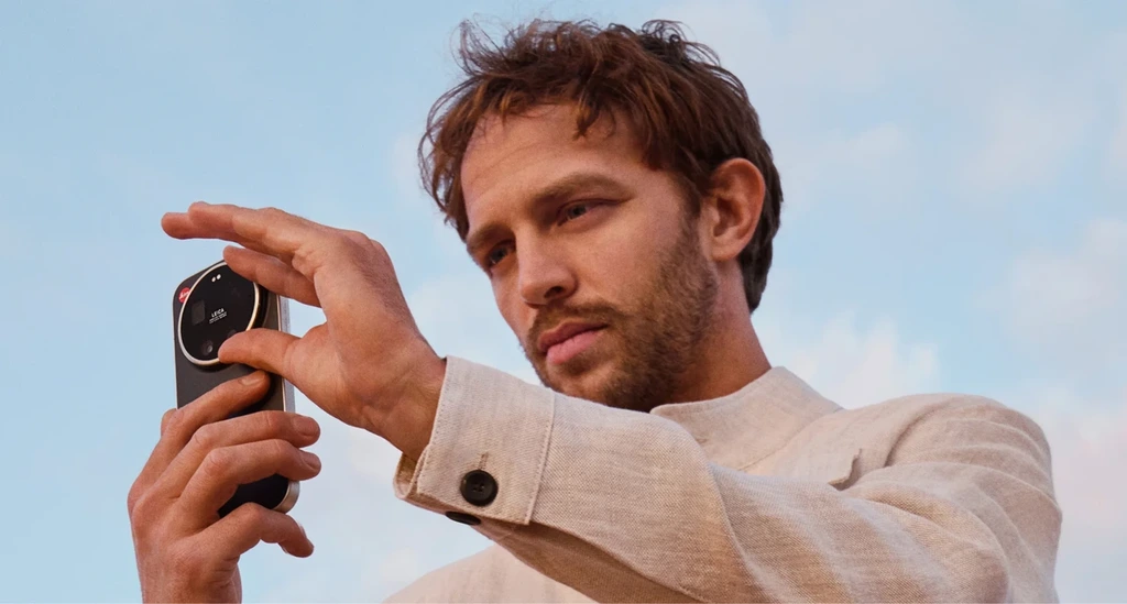 這個變焦環的厚度只有 2-3mm 左右,實際使用起來手感當然不能和真正鏡頭相比。