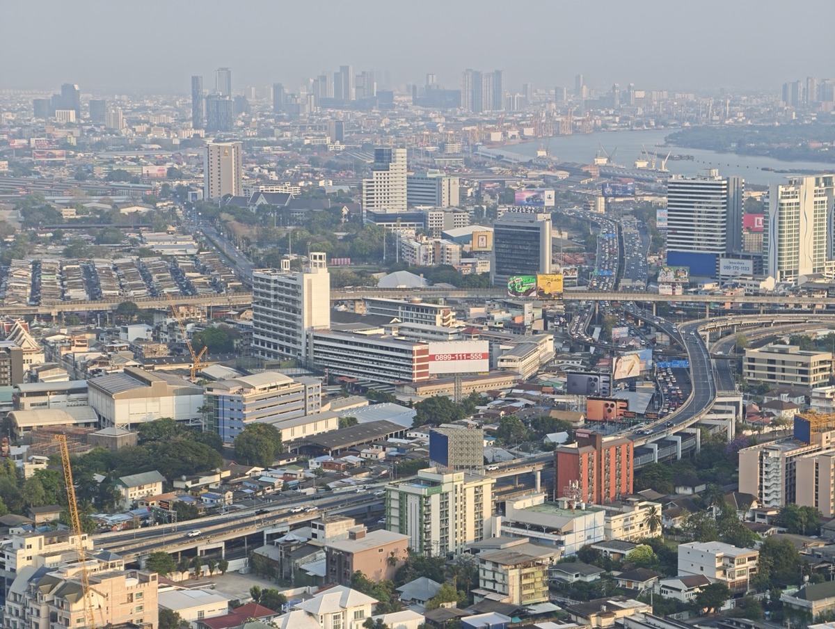 另一張是在泰國拍攝的城市風景照